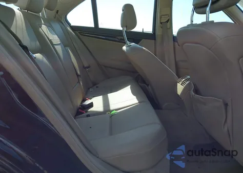 2010 Mercedes-Benz C-Class из США, поврежденный, VIN WDDGF8BB6AF430632